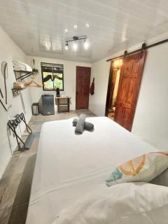 Boutique Rooms River Front at La Junta - Dominical - 2