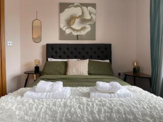 Alma House - Coastal Haven Seahouses Retreat - 1