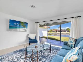 Relax at Lake Breeze 4BR Fort Myers Getaway - 1