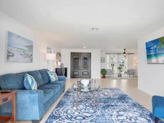 Relax at Lake Breeze 4BR Fort Myers Getaway - 6