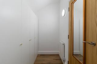 Private Apartments & En-suite Double Rooms - 5 Minute Walk to Hendon Central Station - Reach Central London in just 21 Minutes - 8