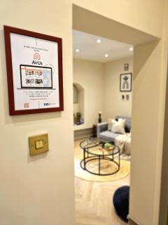 Newly Renovated Gem - Free Parking & Modern Comfort - 4