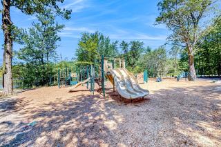 Pocono Waterside Escape - 7