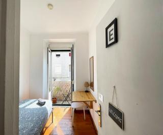 Central Lisbon Rooms in Palmira Shared Apartment For Surf Lovers - 6
