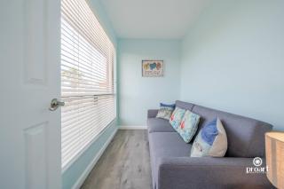 Sunshine love 0.8 miles to beach - 4