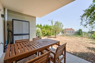 Lovely 1BR with garden, private parking & Sea View - 5