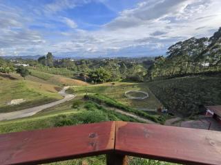 Luxurious country cabin, BBQ, Jacuzzi, TV, WiFi - 4