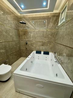 Airport Hotel Shivaka Inn - New Delhi - 9