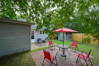 Game Day Ready Greenville Stay with Patio Dining - Greenville - 0