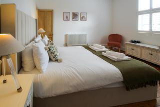 Dog-Friendly Neston Home with Garden Retreat by Rework Accommodation - 9