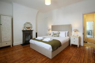 Dog-Friendly Neston Home with Garden Retreat by Rework Accommodation - 8