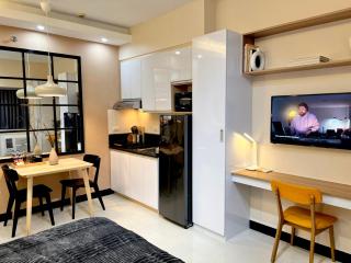 Modern Studio with 200mbps Internet in McKinley Hills - Manila - 9