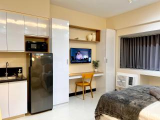 Modern Studio with 200mbps Internet in McKinley Hills - Manila - 2