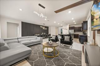 8 Bedrooms 6 Bathrooms Windsor Island 4189La - 0