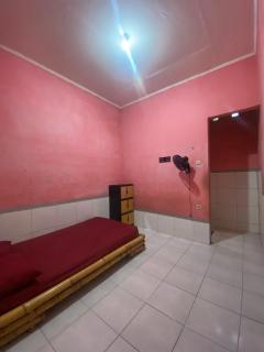 Rainbow Lodge - Kost Pelangi - Bangsal - 2