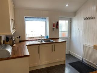 Dolphin Cottage - 4
