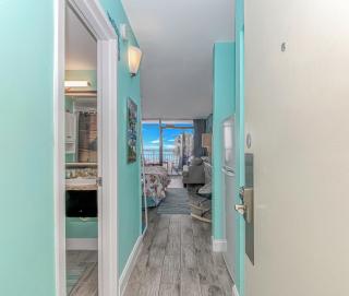 Beautiful 2nd Floor Oceanfront Studio w King Bed! Landmark 229 - Myrtle Beach - 5