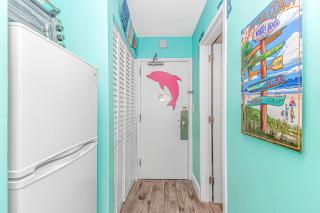 Beautiful 2nd Floor Oceanfront Studio w King Bed! Landmark 229 - Myrtle Beach - 4