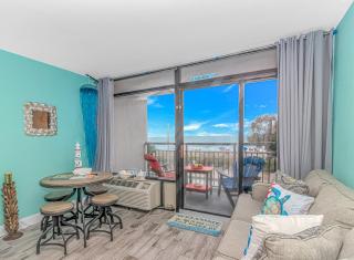 Beautiful 2nd Floor Oceanfront Studio w King Bed! Landmark 229 - Myrtle Beach - 8