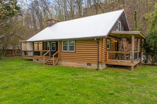 Creekside Hideaway by American Patriot Getaways - 0