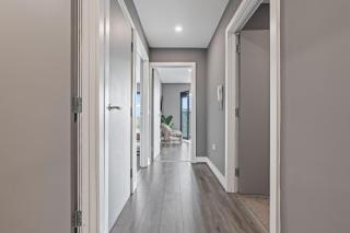 2 Bed, 2 Bath New Build Apartment next to Albert Dock Liverpool & M&S Bank Arena - With Juliet Balcony - Monarchs Quay Arena Apartments - Close to Liverpool ONE Shopping, Exhibition Centre Liverpool, Pullman Hotel, Bars & Restaurants - 2