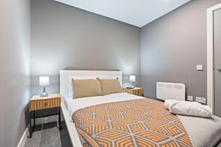 2 Bed, 2 Bath New Build Apartment next to Albert Dock Liverpool & M&S Bank Arena - With Juliet Balcony - Monarchs Quay Arena Apartments - Close to Liverpool ONE Shopping, Exhibition Centre Liverpool, Pullman Hotel, Bars & Restaurants - Liverpool - 2