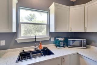 1 Mi to Lake LBJ Peaceful Home with Patio and Yard! - 5