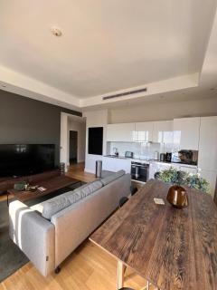 Upmarket 2 Bedroom Apartment Sea & Mountain View - 6