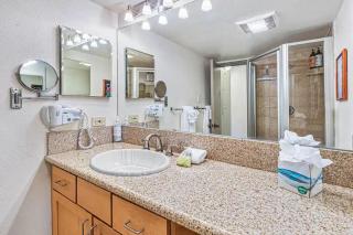 Walk to Beach I Ocean View I Two Baths I Pool - 9