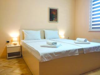 Central Vintage Apartment for 6 Guests & Private Parking - 0