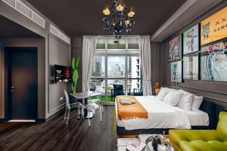 Chic Marina View - Timeless Studio Escape - 4