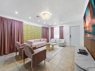 Little Palm House Tropical Oasis - 8