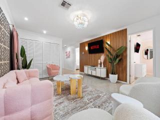 Little Palm House Tropical Escape - 7