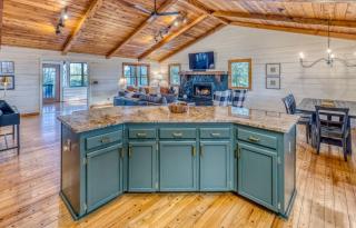 Eagles Haven - Two Cabins with Massive Deck & Views - 1