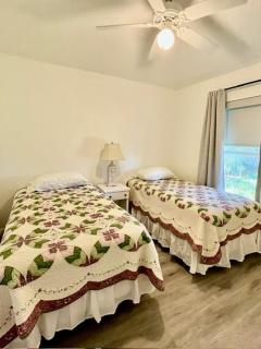 5 min to Airport, Walking Distance to Bucs Stadium - 6