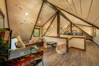 Heart Lake Cabin - Hot Tub & Game Room - Sevierville - 7