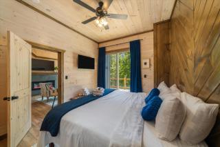 Heart Lake Cabin - Hot Tub & Game Room - 1