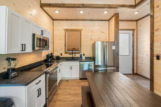 Heart Lake Cabin - Hot Tub & Game Room - 1