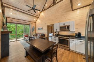 Heart Lake Cabin - Hot Tub & Game Room - Sevierville - 2
