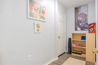 Cozy 2bed bath Private Above Ground First Floor Suite - Herndon - 4