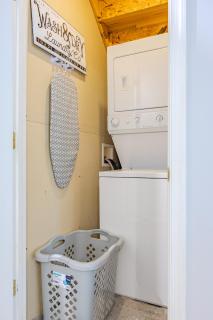 Cozy 2bed bath Private Above Ground First Floor Suite - Herndon - 1