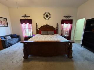 LARGE 2bed 1bath Near Beach & Downtown with KING BED - 2