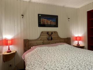 Cozy Forest Chalet Escape - 7