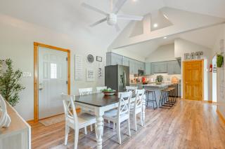 Private Hot Tub, Deck! Group Getaway in Friendship - Friendship - 6