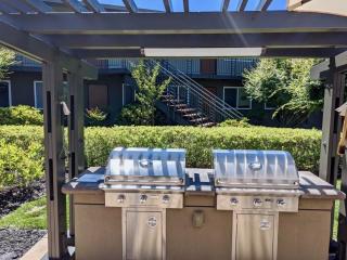 Bright Top Floor-King Bed-Parking-Fast Wi-Fi - Walnut Creek - 4