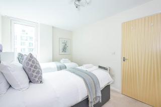 Zone 1 , 2 Bed Apt , Tube Station 2 Mins Walk , Ideal For Leisure , Families , Contractors Stays , Weekly Offers , Sleeps 4 - Londra - 5