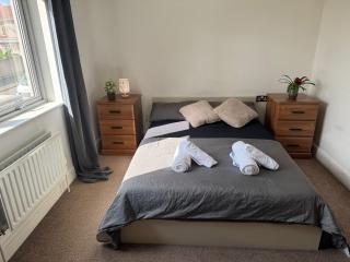 Beautiful room- private bathroom - Harrow - 3