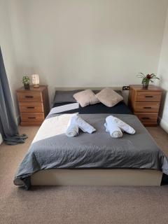 Beautiful room- private bathroom - Harrow - 1