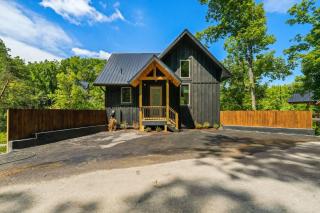 Cottage Cove Oasis - Lakefront with Hot Tub - 9