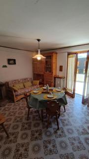 Apartment with private garage and garden - 8